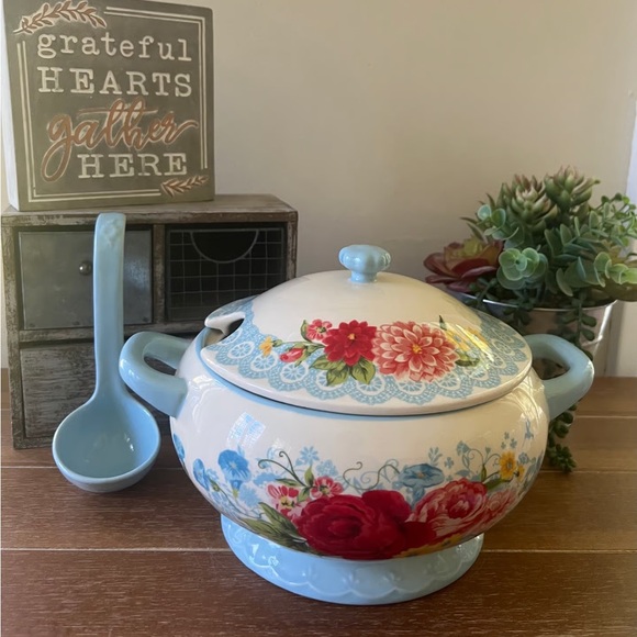 Brand New Pioneer Woman Sweet Rose Soup Tureen & Ladle - Picture 6 of 7